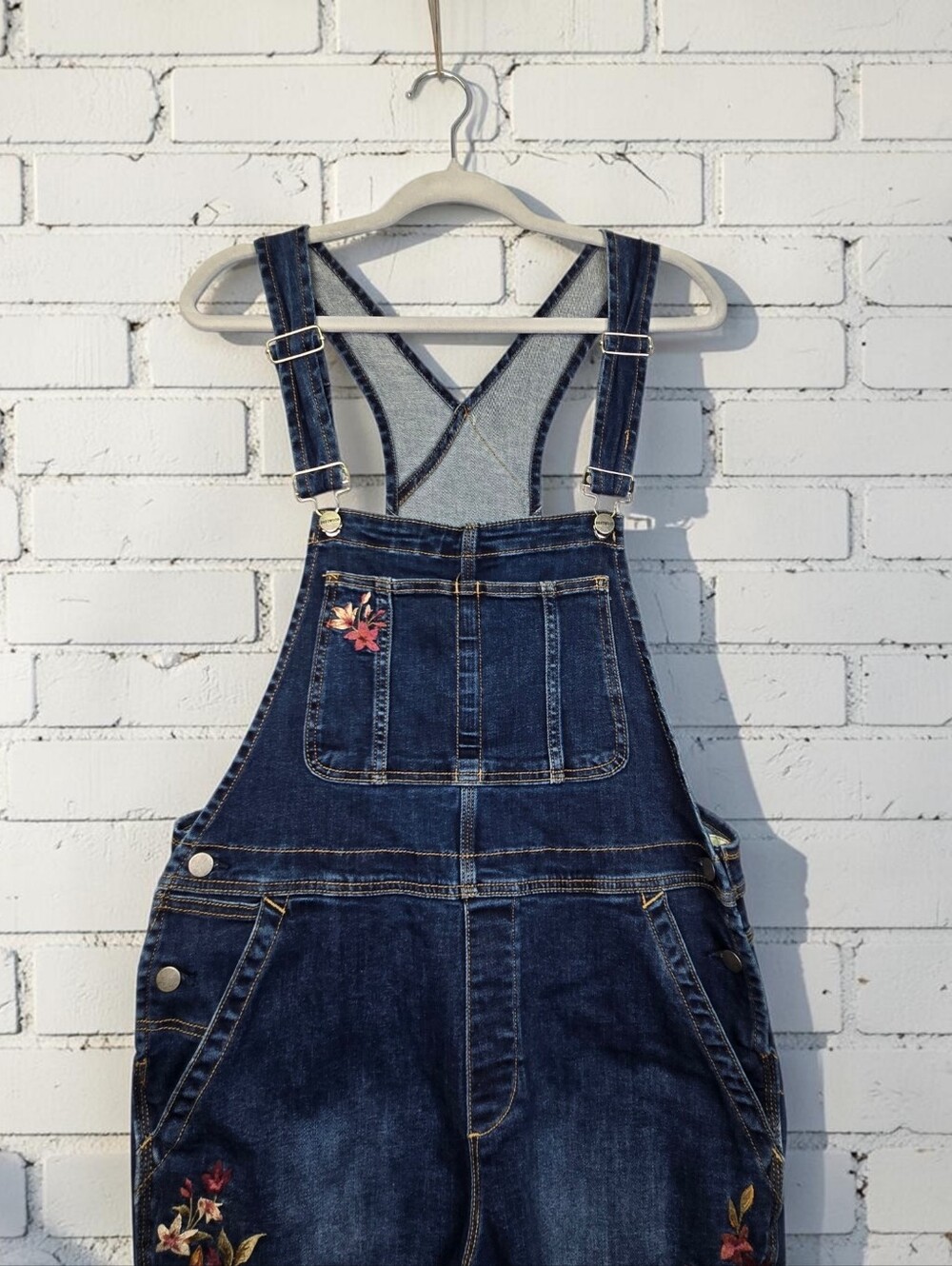 Driftwood Boyfriend Overalls Blue Denim Floral Embroidery Trim Womens Size Large - Picture 4 of 16